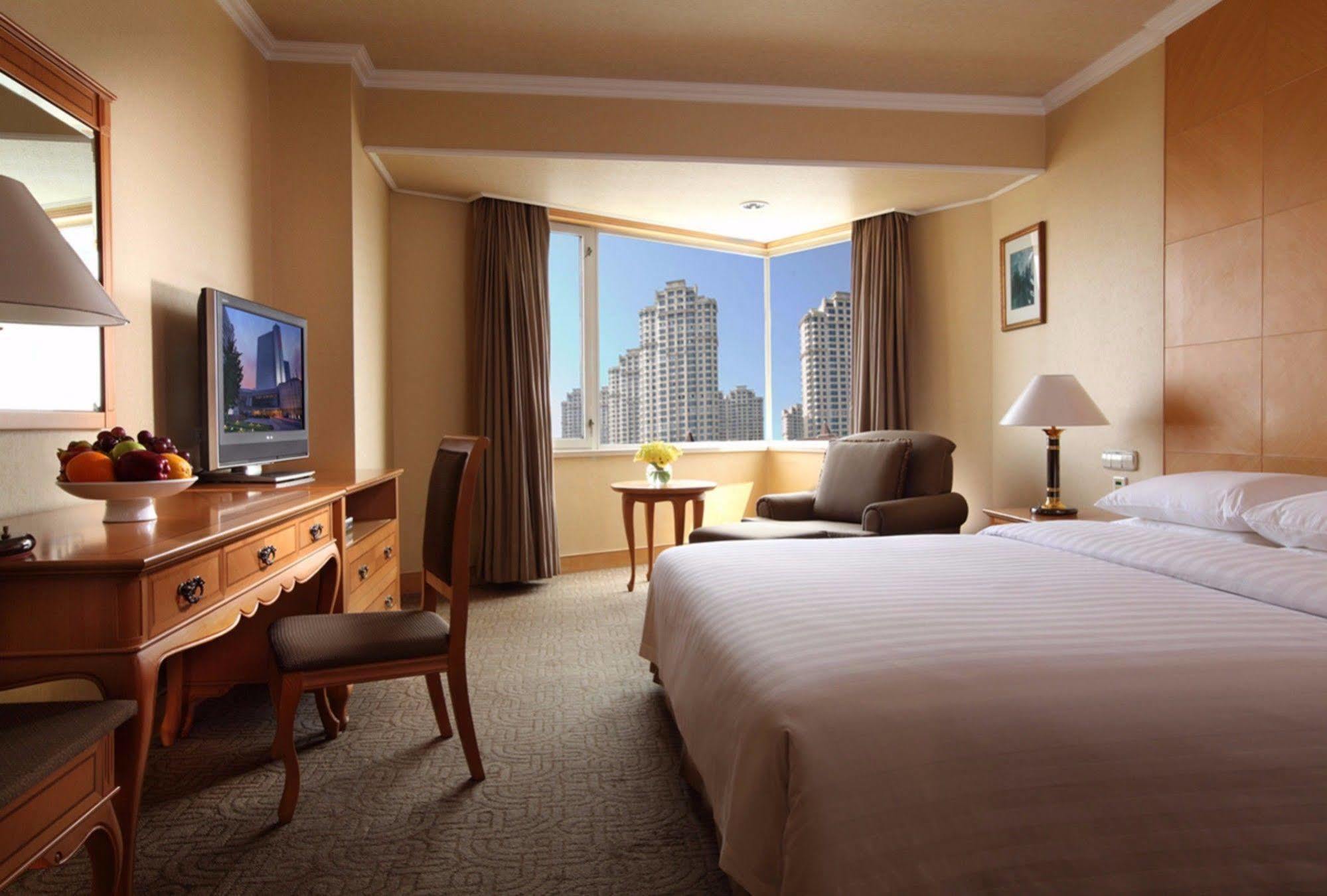 Beijing New Century Hotel Exterior foto